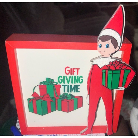 New original Elf on the Shelf Christmas tabletop/ picture Boy "Gift Giving time" - Picture 2 of 8